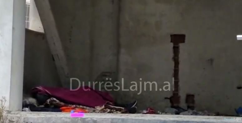 EMRI/ Vendi ku u gjet endacaku i vdekur në Durrës (VIDEO)