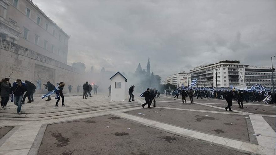 Bilanci i protestës në Athinë/ 44 të plagosur, 25 policë (FOTO)