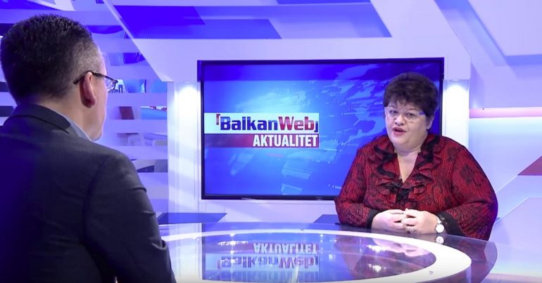 Ish-kryeinfermierja: Studentët s’dinë si bëhet gjilpëra