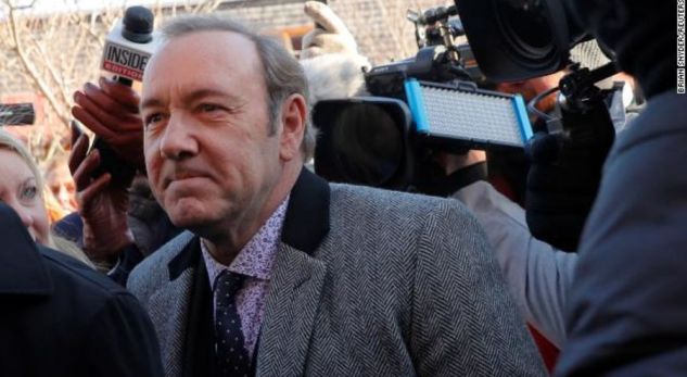 Aktori i famshëm paraqitet në gjykatë, nuk pranon fajësinë