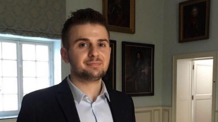 Ish-ministri i Jashtëm për Cakajn: Nuk është pengesë mosha, por qëndrimi i tij për ndryshim kufijsh