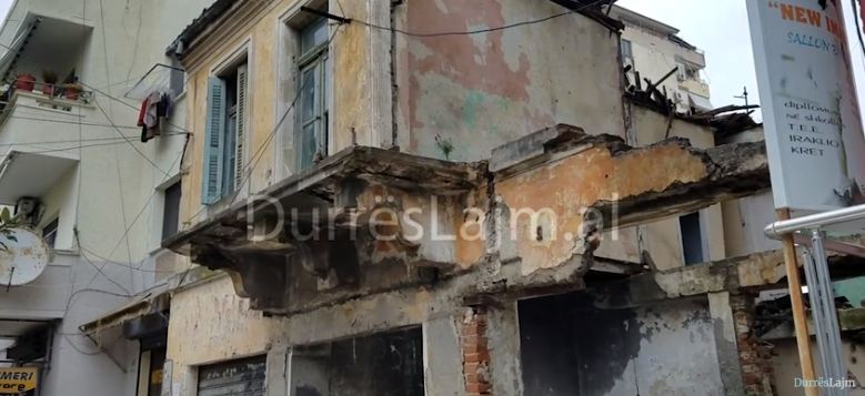 Gërmadha që shqetëson prej vitesh banorët e qendrës së Durrësit (VIDEO)