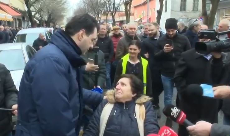 Gruaja me aftësi të kufizuara: Të çohemi dhe ta heqim atë farë! Jam kështu, por kisha ardhur!