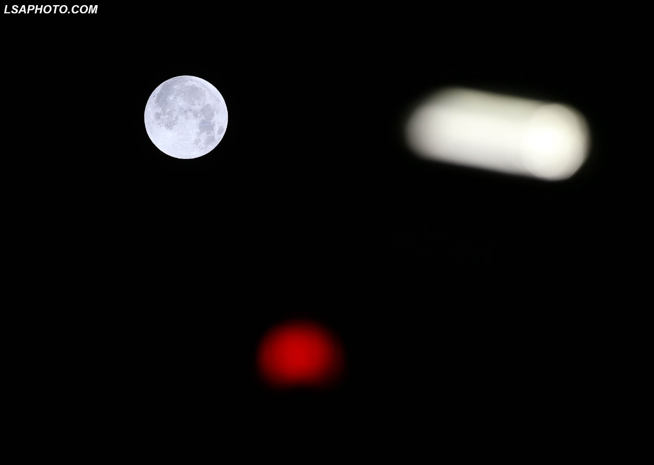 “Hëna e përgjakur” mahnitëse në Tiranë (FOTO)