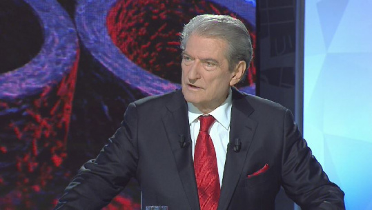 Berisha: Pas ligjit të Arsimit të Lartë fshihen valixhe me para