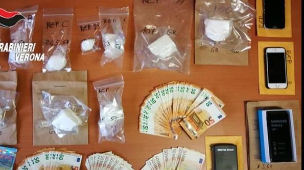 EMRAT/ Kokainë dhe mijëra euro në valixhe, në pranga 2 shqiptarë