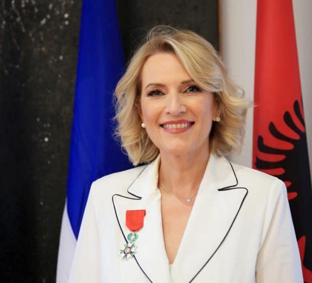 Mimi Kodheli rrëfehet “natën e biondeve”: Bashkëshorti im ka dashur një brune, me forma, por…