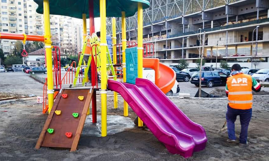 Tiranës i shtohet një tjetër kënd lojërash për fëmijë