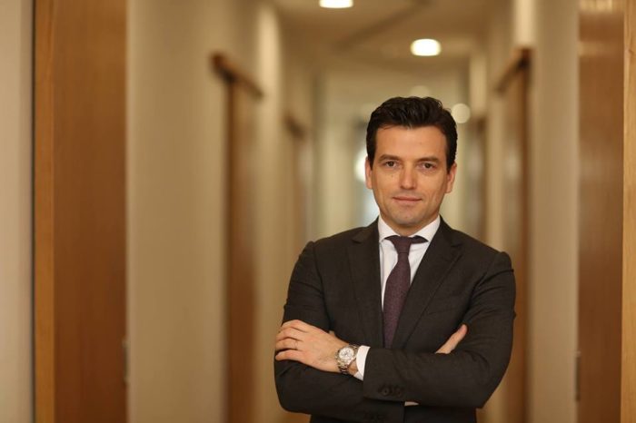 Shehaj: Bonusi s’është zgjidhje, shqiptarët duan mundësi për fëmijët