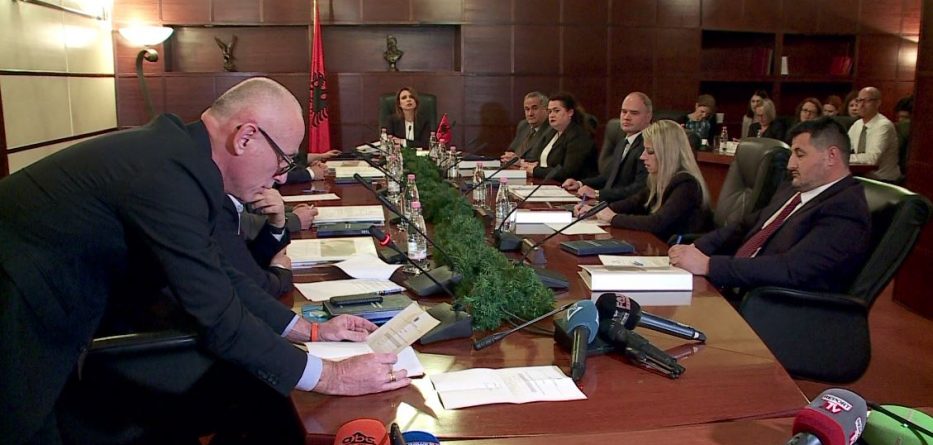 KLGJ pezullon Roland Hysin