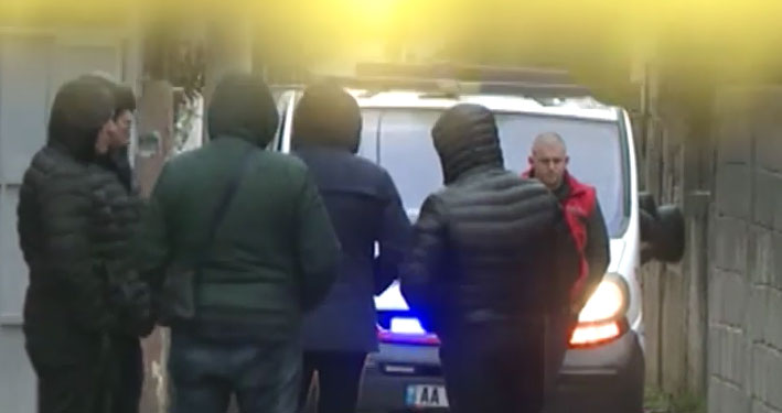 Dhëndri shkoi të sqaronte një konflikt, si u vranë vjehrri e vjehrra