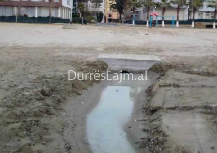 Durrës, ujërat shkarkohen në det, urbanisti Muka: Skandalet janë kthyer në normalitet!
