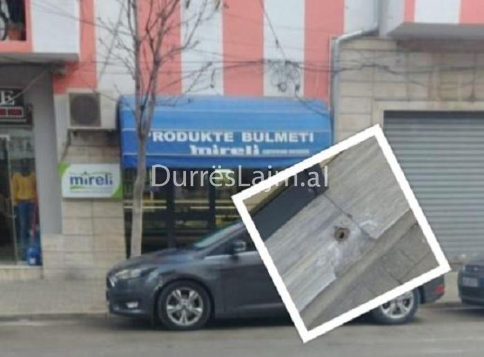 Sharruan qepenin e thyen bravën, vidhet dyqani në Durrës (FOTO)