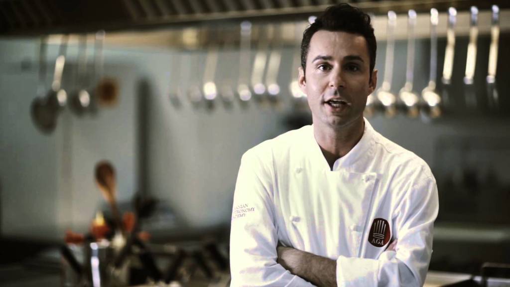 “Top Channel” apo “Klan”? Ku do të transmetohet emisioni i ri i Renato Mekollit?