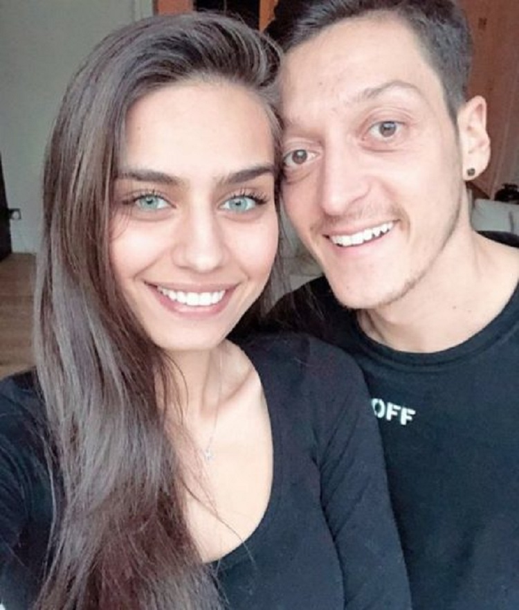 Mesut Ozil zyrtarizon fejesën me aktoren turke