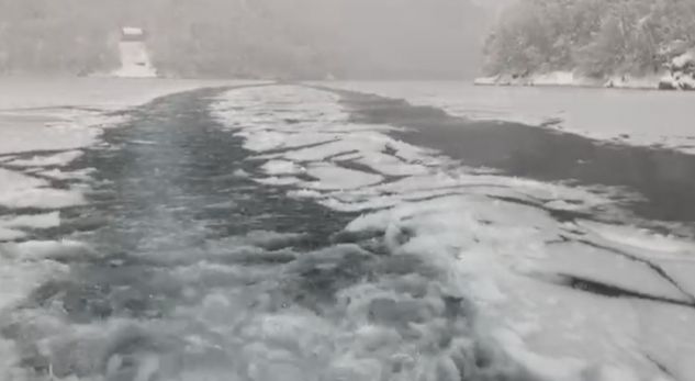 Temperaturat ekstreme, ngrin liqeni i Komanit