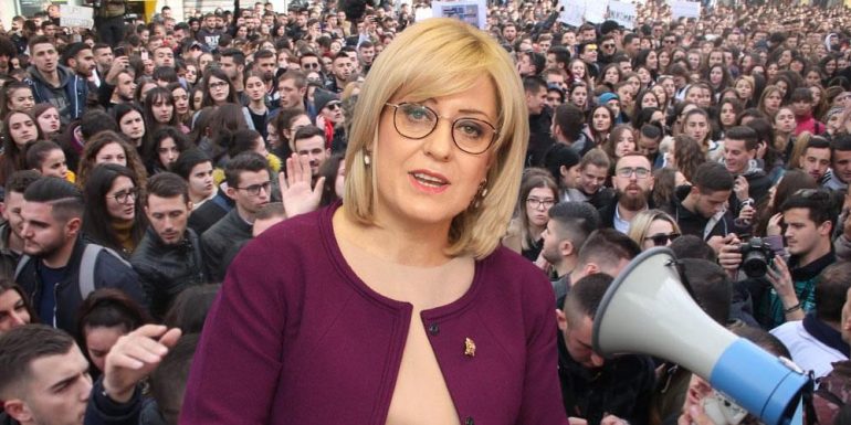 Shkarkimi si ministre/ Lindita Nikolla rrëfen si “i plasi gota në dorë”