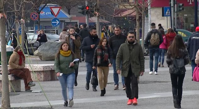 Meshkujt shqiptarë janë më dembelë kur janë beqarë