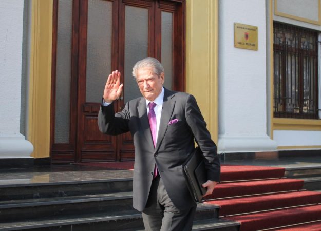 Refuzimi i Cakajt/ Berisha: Gjarprit iu pre bishti, por duhet shtypur koka