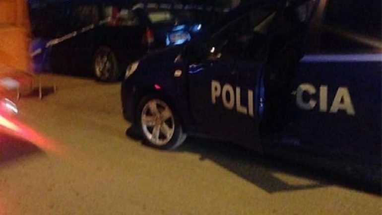 Maskat lidhin familjen e biznesmenit në Durrës dhe iu marrin lekët