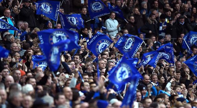 Policia në kërkim të 20 tifozëve që sulmuan seksualisht gratë në tren