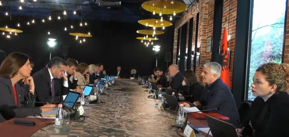 Rama mbledh qeverinë në Elbasan