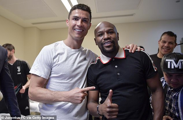 Ronaldo-Mayweather, kur kampionët e mëdhenj festojnë së bashku!