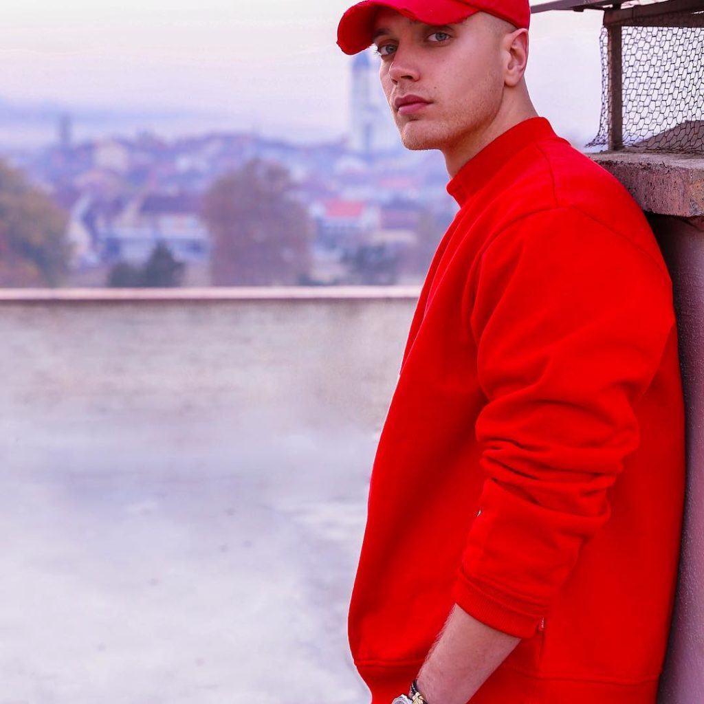 “Dua vajzë për shpi”, edhe nëna e reperit ka kritere për nusen e ardhshme!