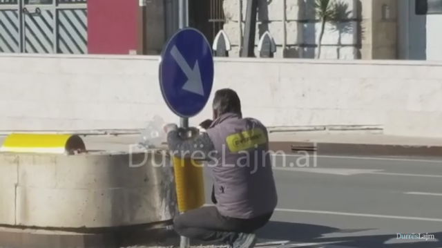 Durrës, vendoset sinjalistika rrugore te “Veliera” (VIDEO)