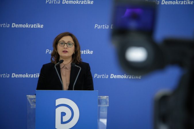 PD: Rama përgojoi gjithë Tiranën, por mbylli gojën për vilën në Surrel