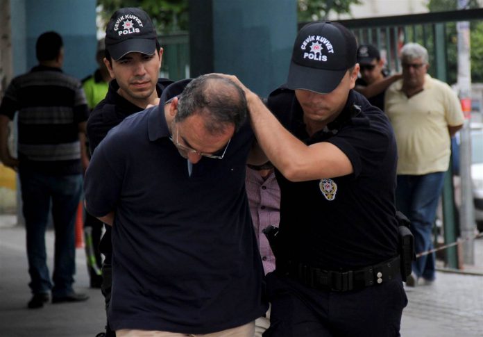 Dhjetëra pilotë të ushtrisë arrestohen për lidhje me Gulenin