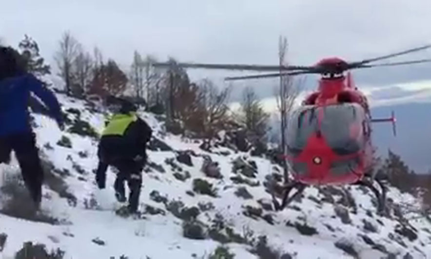 Heroizmi i pilotit, shpëtohet alpinistja në malin e Çikës (VIDEO)