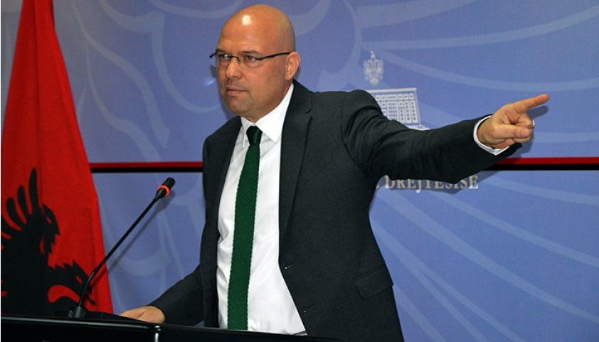 “Tahiri”, ish-ministri: Sa më shumë e shtyjnë farsën e hetimeve, aq më qesharak bëhen