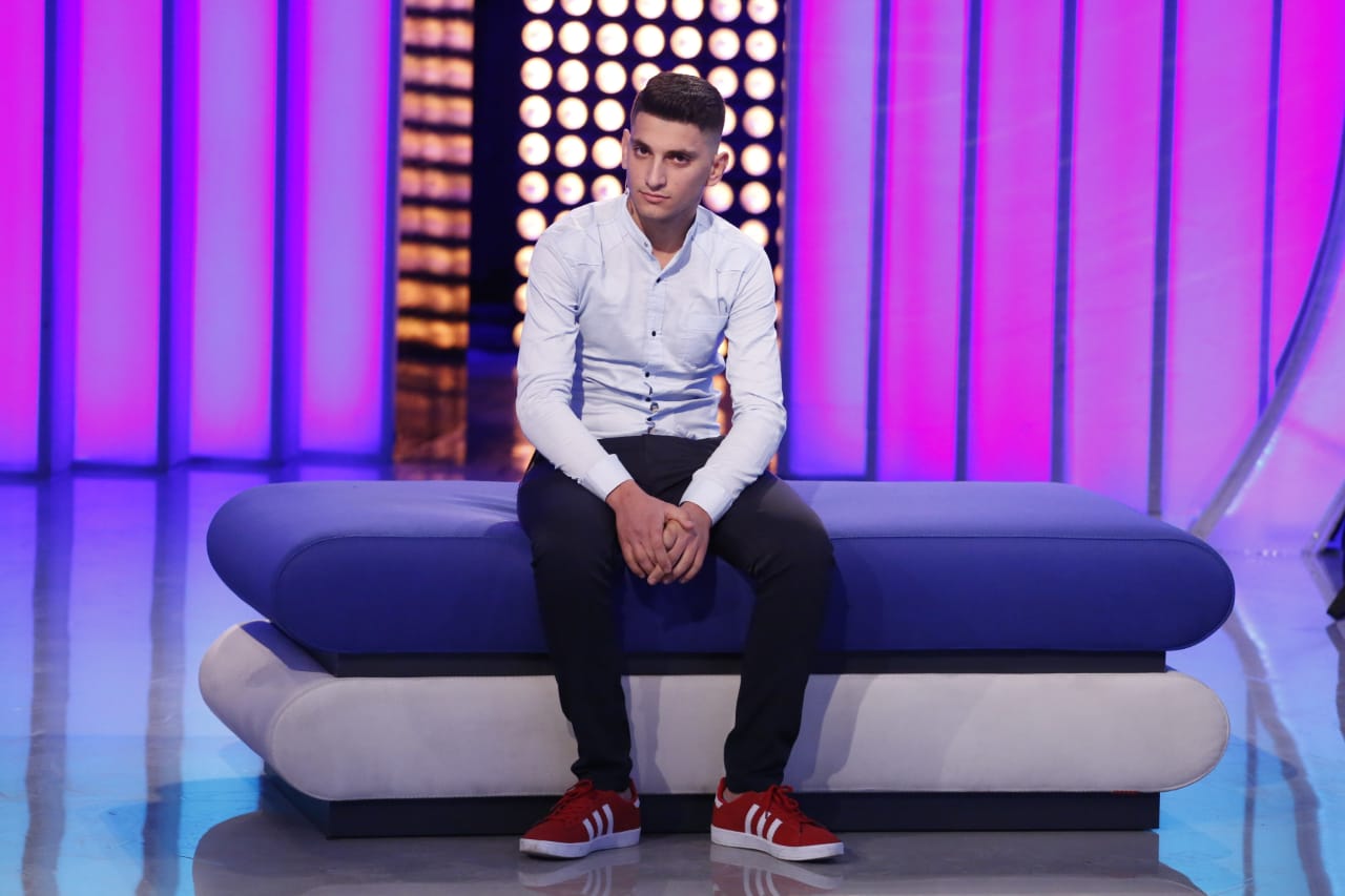 Xhelozia shkatërron fejesën 4-vjeçare, ish i fejuari i kërkon që të rikthehen bashkë