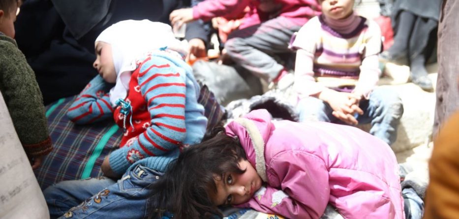 Evakuohen qindra gra dhe fëmijë