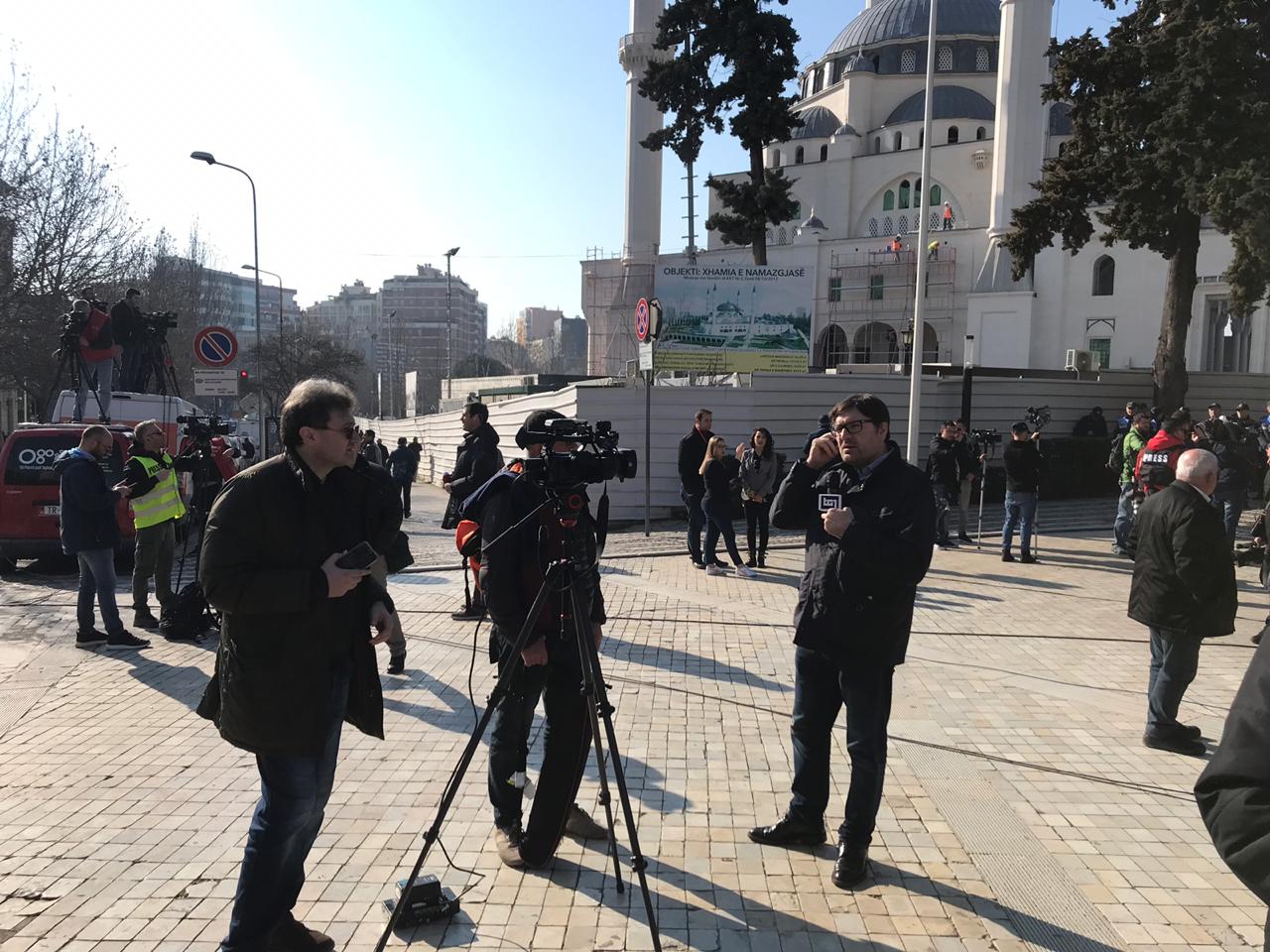 Para Kuvendit edhe mediat e huaja për protestën e opozitës