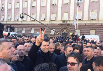 Reagon Basha pas protestës: Koha e fjalëve mbaroi