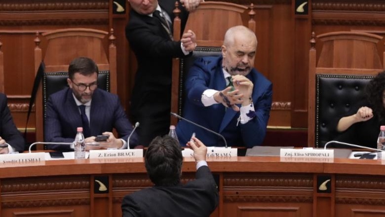 Paloka i hedh bojë në fytyrë Ramës, përjashtohet menjëherë