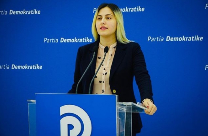 E mbajti të fshehtë për gjashtë muaj, zbulohet shtatzënia e zëdhënëses së PD-së