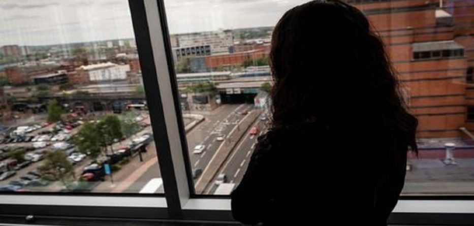 Donin ta martonin me mblesëri, 26-vjeçarja braktis Shqipërinë