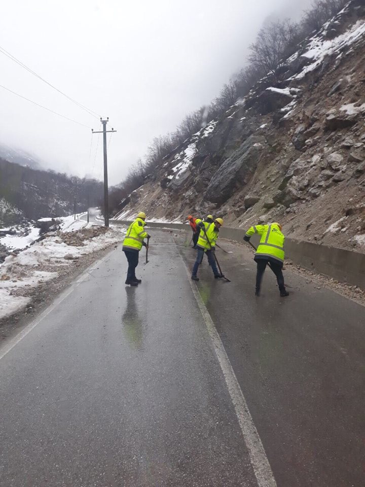 ARRSH: Të gjitha akset kombëtare të hapura, dy zonat ku kalohet me zinxhirë