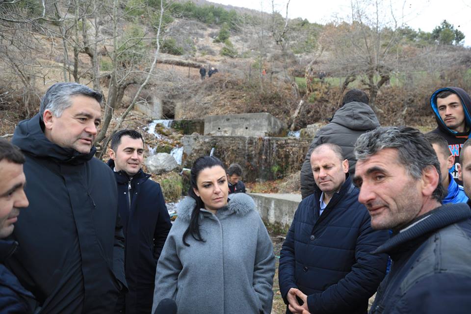 Aksioni për kontrollin e HEC-eve, ministrat Balluku e Klosi dëgjesë publike me banorët e Labinot Mal
