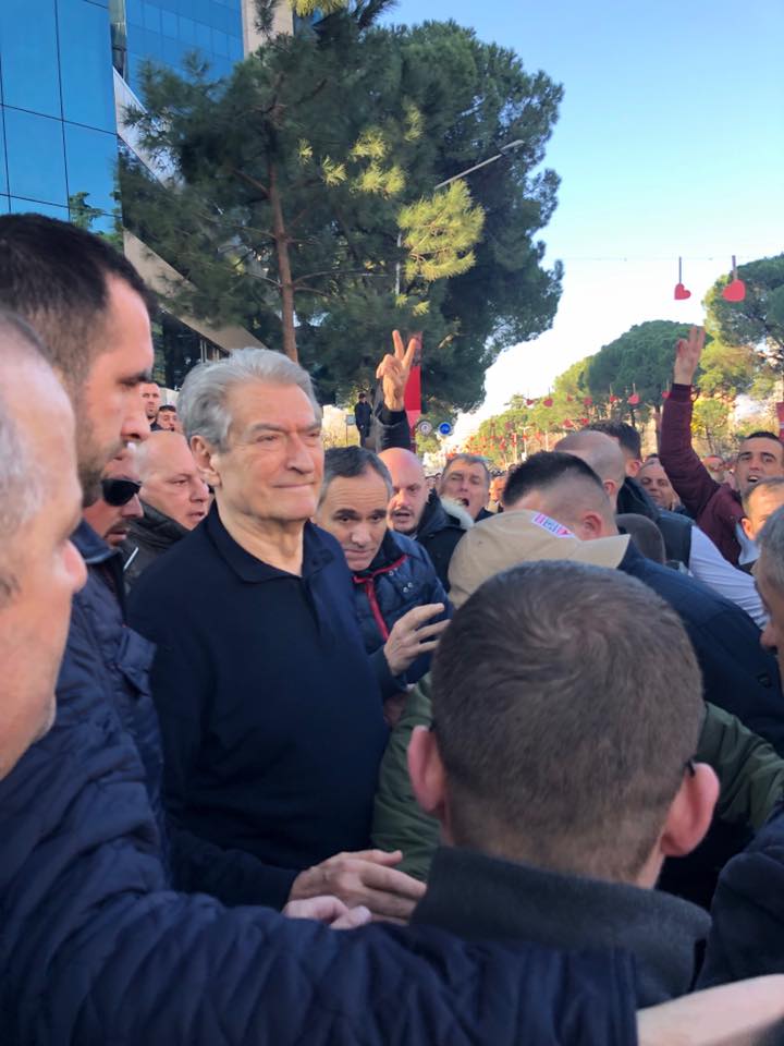 Berisha: Të ndërmarrim çdo akt që çon në rrëzimi e Ramës