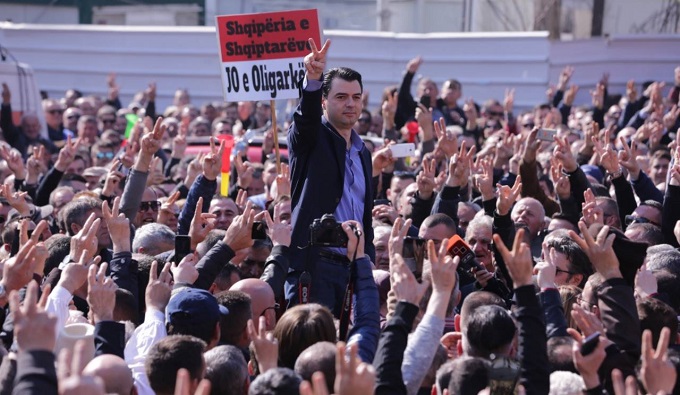 Basha: S’do pranojmë më një kryeministër bandit!