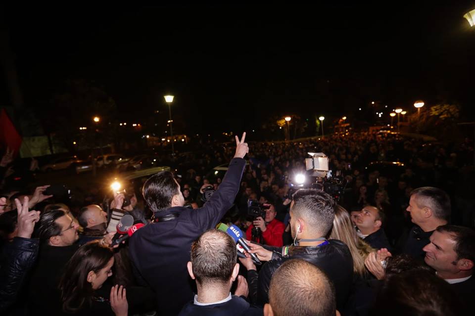 Basha: Beteja jonë ndalet kur të shporrim qeverinë e krimit