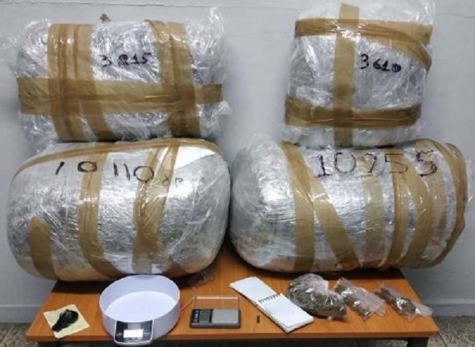 Shqiptari kapet me drogë në shtëpi nga policia greke