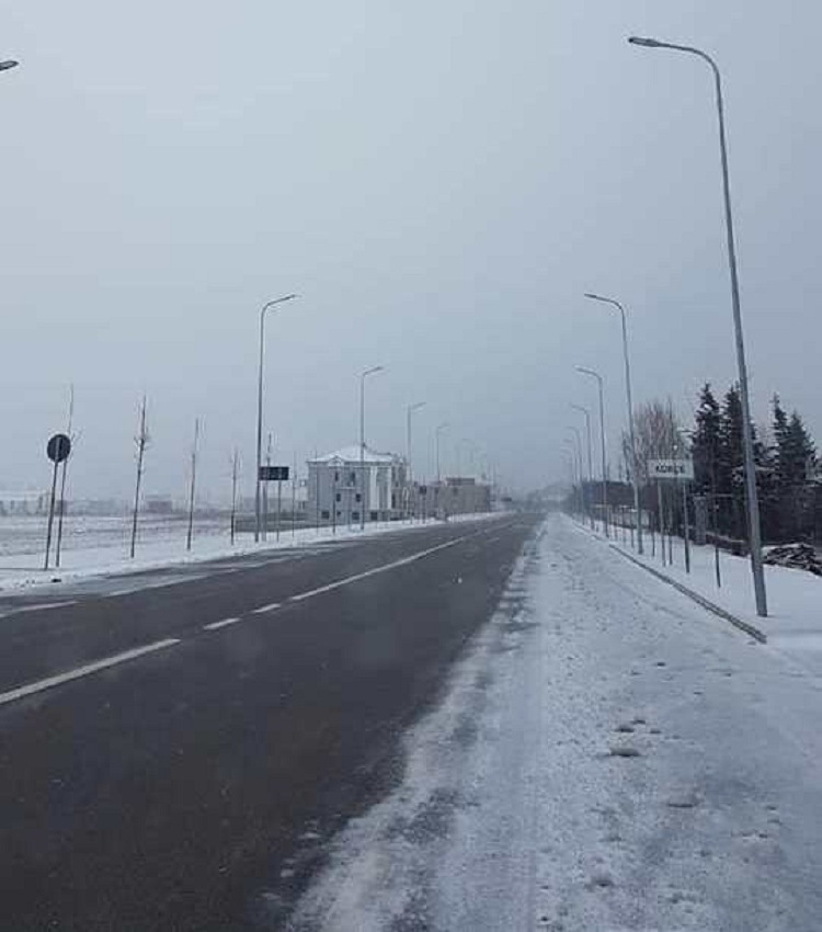 Ndërpriten reshjet e dëborës, nis përmirësimi i motit