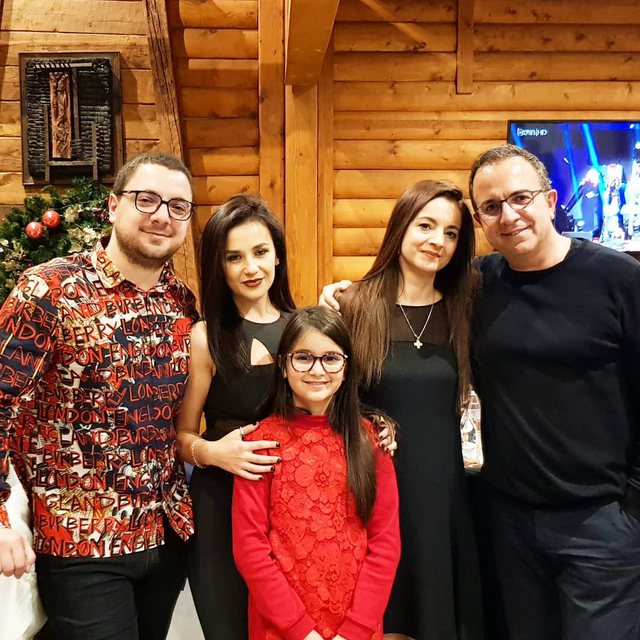 Publikohen fotot brenda festës magjike të ditëlindjes së Anila Gjebreas