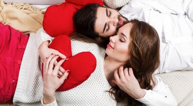 E lodhur me të gjitha idetë e zakonshme? Surprizat që mund t’i bësh partnerit më 14 shkurt