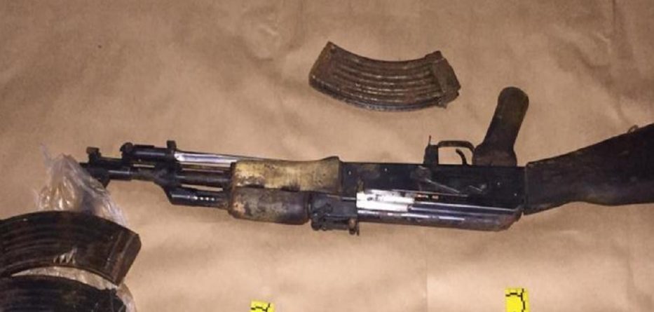 Një person tenton të vrasë me armë zjarri policët